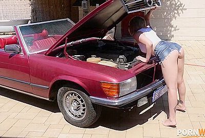 Blonde Hottie With Car Trouble Gets Slammed By Bbc Mechanic