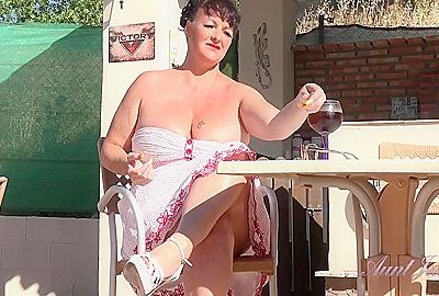 Busty British Milf Devon Breeze Gets Horny In The Hot Summer Sun