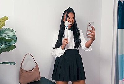 Catering To Her Pussy – Alexis Tae & Ameena Green