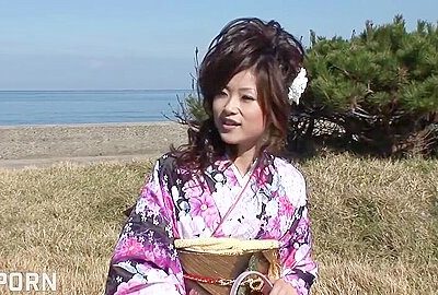 Go Sushi – Hot Girl With Classic Japanese Kimono Has Hot Sex