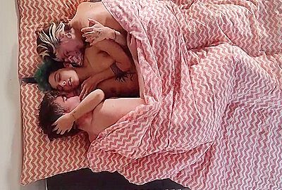 Horny In The Morning – Threesome With My Friends 3 23 Min