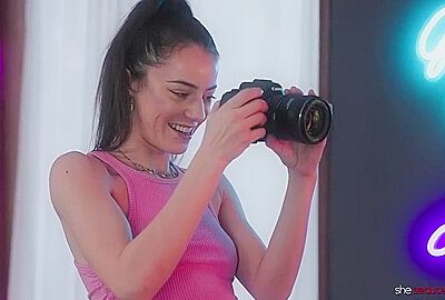 Jill Kassidy & Kylie Quinn – Seducing The New Photographer