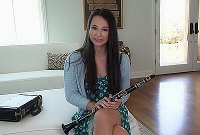 Liz Jordan – Blowing A Big Black Clarinet