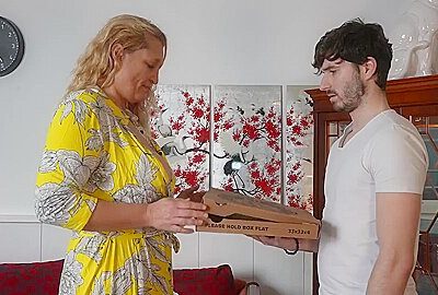 The Delivery Guy Winds Up Fucking Nympho Milf Cougar Elektra Stone With Her Big Natural Tits