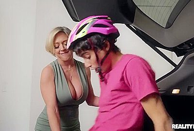 Wonderful Breasty Stepmommy Xxx Clip