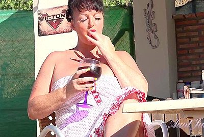 Busty British Milf Devon Breeze Gets Horny In The Hot Summer Sun